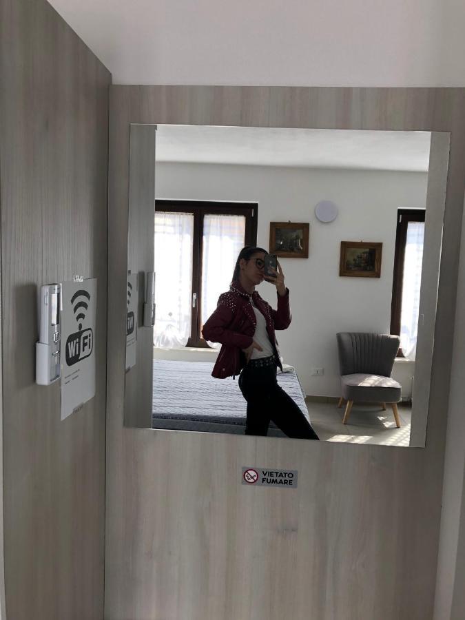 La Casa Della Ada Hotel กัสเตลนูโอโว เดล การ์ดา ภายนอก รูปภาพ